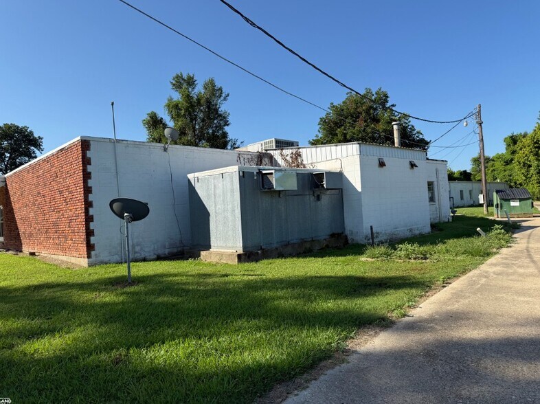 More Photos Of 201 Lee St, Tallulah Apartments For Sale