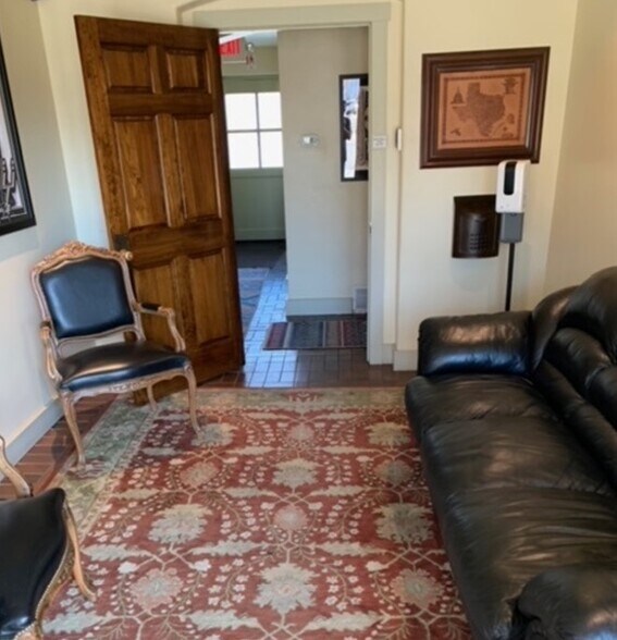 More Photos Of 1800 Mccullough Ave, San Antonio Office For Sale