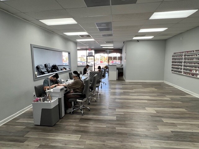 More Photos Of 4410 W Hillsborough Ave, Tampa Storefront Retail Office For Lease