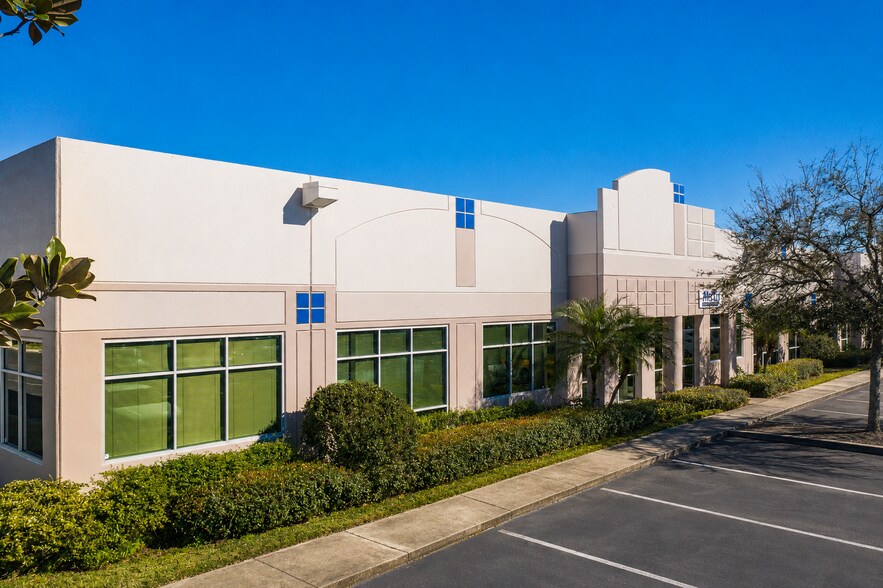 More Photos Of 4015-4037 Crescent Park Dr, Riverview Flex For Lease