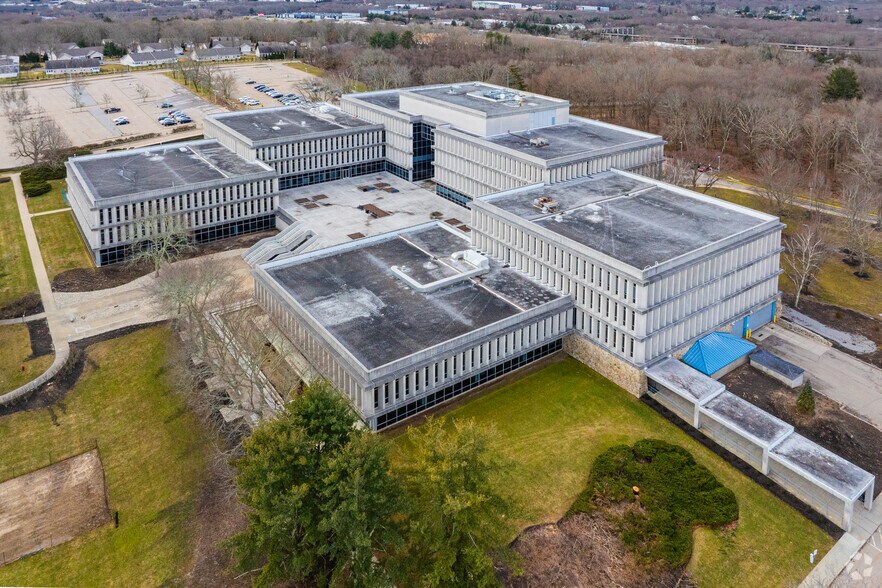 More Photos Of 700 Quaker Ln, Warwick Office For Lease