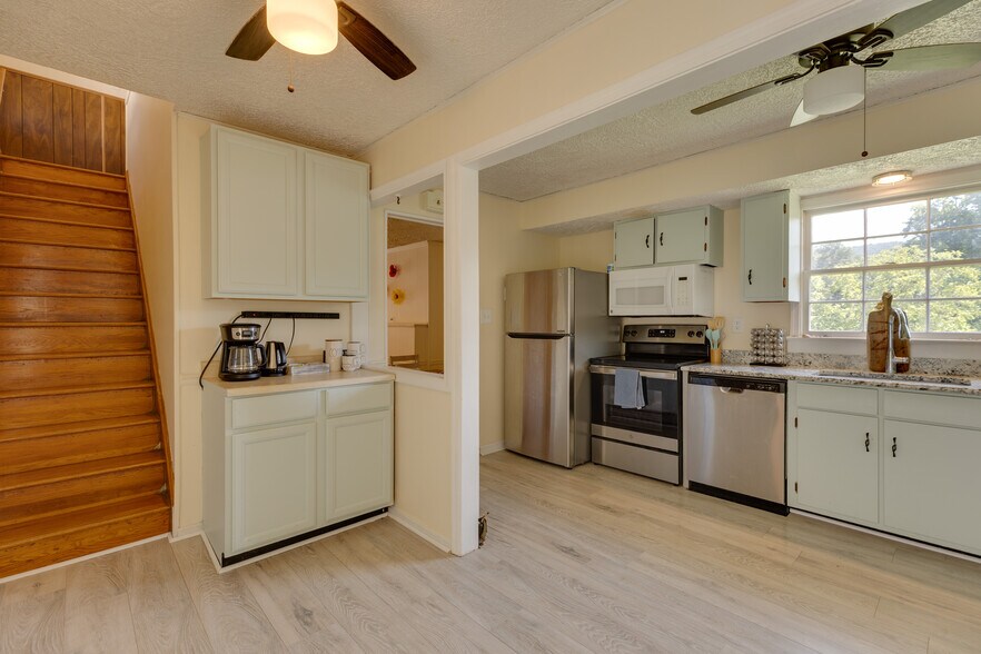 More Photos Of 1053 Washington St, Harpers Ferry Hospitality For Sale