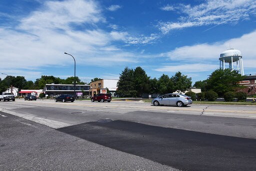 More Photos Of 830 E State St, Geneva Freestanding For Lease