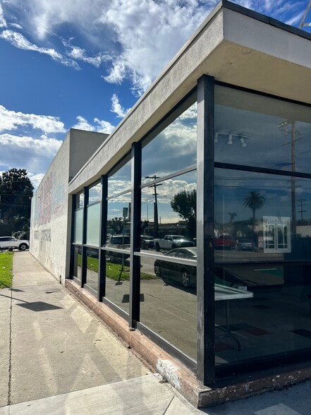More Photos Of 702 W Anaheim St, Wilmington General Retail For Sale