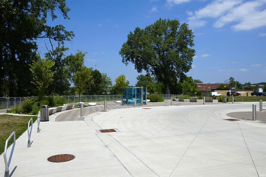 More Photos Of 400 W Washington St, Muncie Apartments For Lease