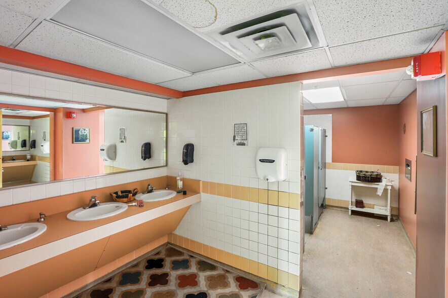 More Photos Of 184 Salem Ave, Dayton Office Residential For Lease