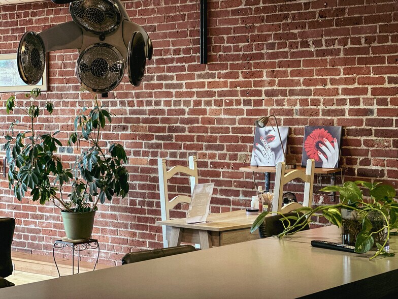 More Photos Of 23 Franklin St, Torrington Storefront Retail Office For Lease