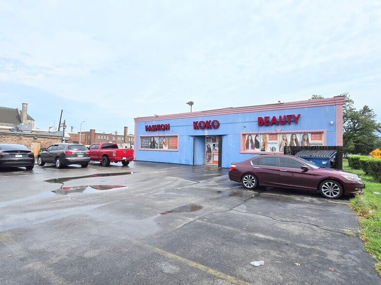 More Photos Of 354 N Chicago St, Joliet Freestanding For Sale