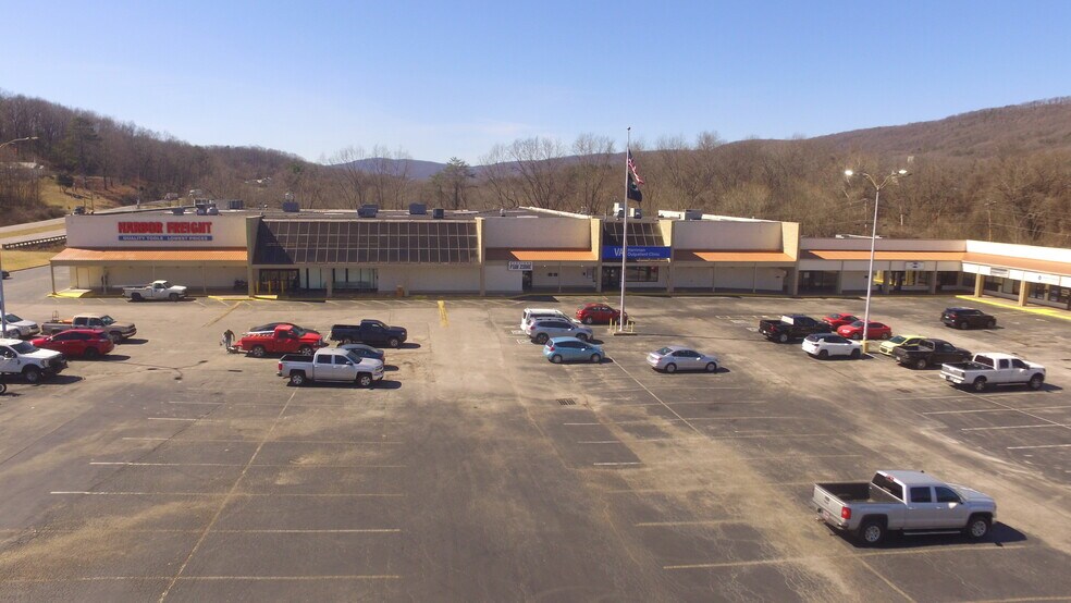 More Photos Of 2305 N Gateway Ave, Rockwood Unknown For Lease