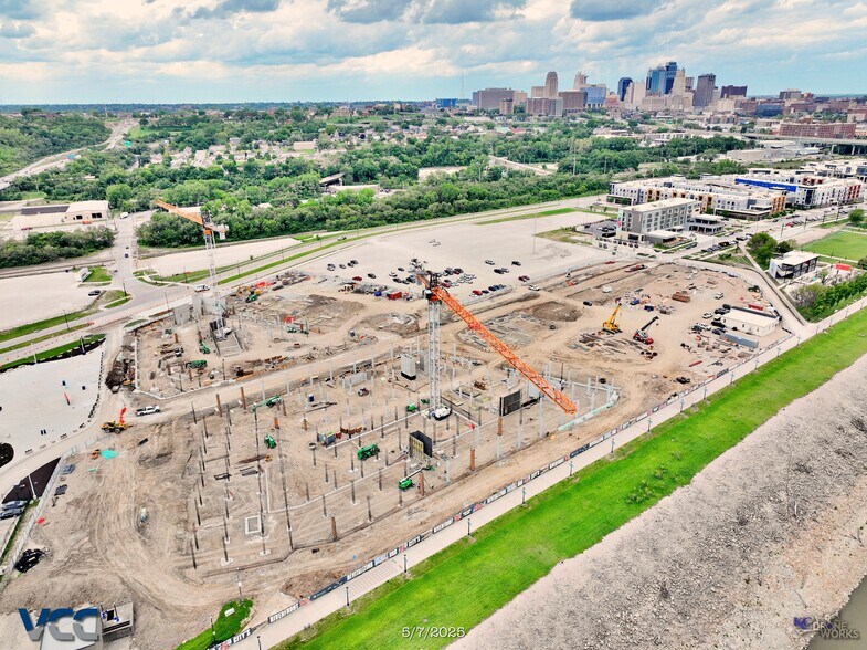 More Photos Of 1323 Riverfront Dr, Kansas City Unknown For Lease