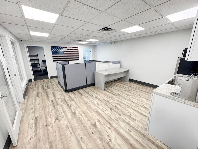 More Photos Of 225 Aberdeen Dr, Valparaiso Office For Sale