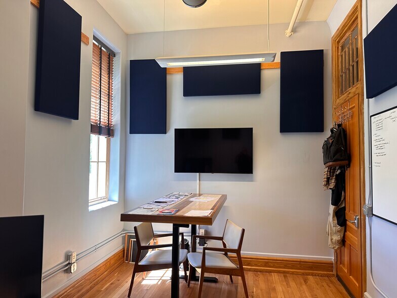More Photos Of 830 Cottageview Dr, Traverse City Loft Creative Space For Sale