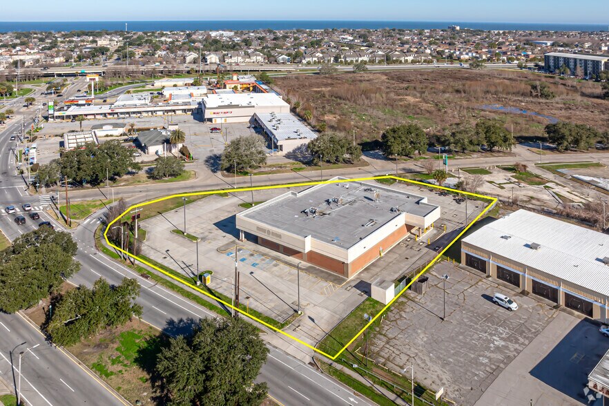 More Photos Of 5501 Crowder Blvd, New Orleans Storefront Retail Office For Lease