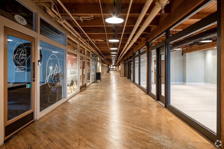 More Photos Of 200-300 E 5th Ave, Naperville Apartments For Lease