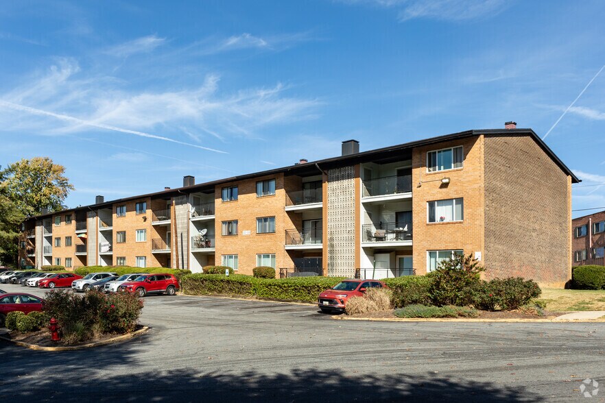 More Photos Of 5400 Livingston Ter, Oxon Hill Apartments For Sale