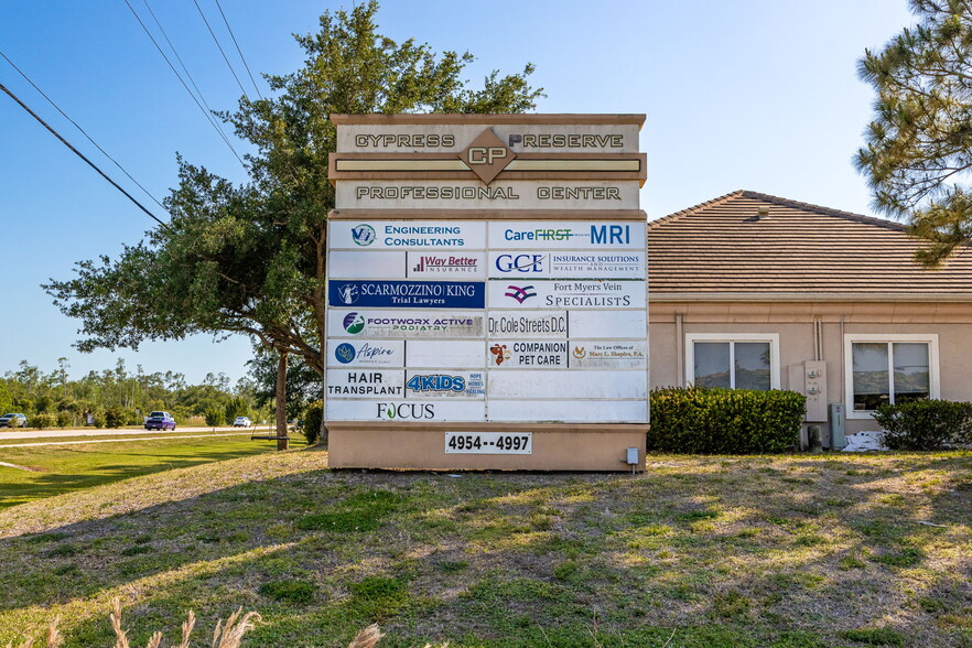 More Photos Of 4966-4968 Royal Gulf Cir, Fort Myers Medical For Sale