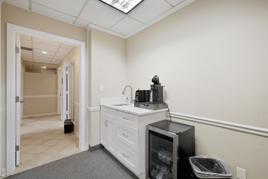 More Photos Of 6175 Executive Blvd, Rockville Medical For Lease