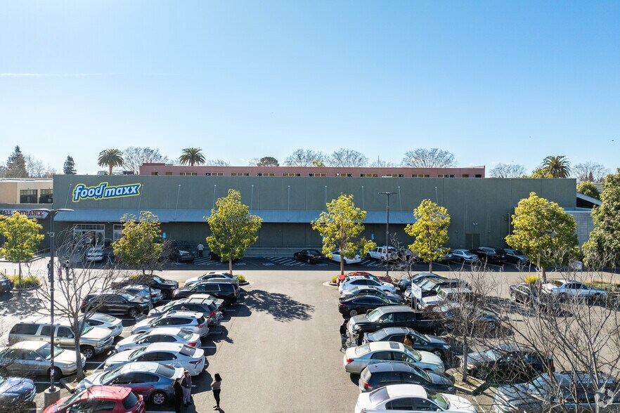 More Photos Of 10950 International Blvd, Oakland General Retail For Lease