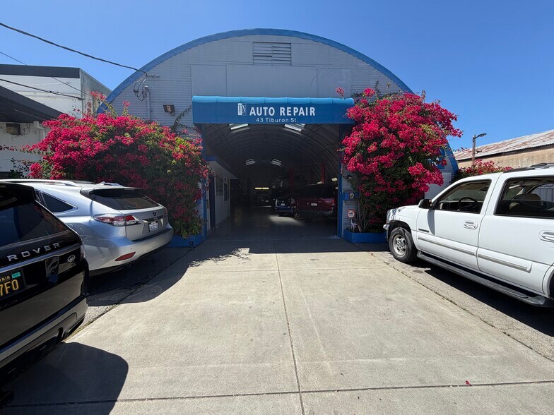 More Photos Of 43 Tiburon St, San Rafael Service For Sale