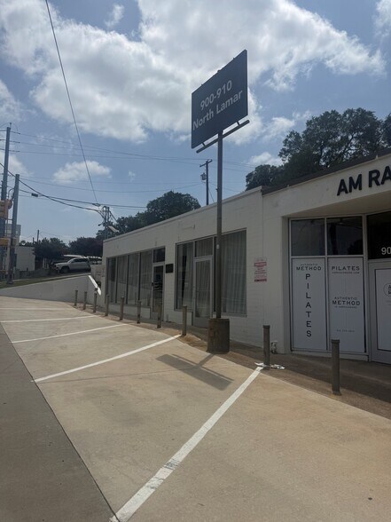 More Photos Of 900-904 Lamar Blvd N, Austin Unknown For Lease