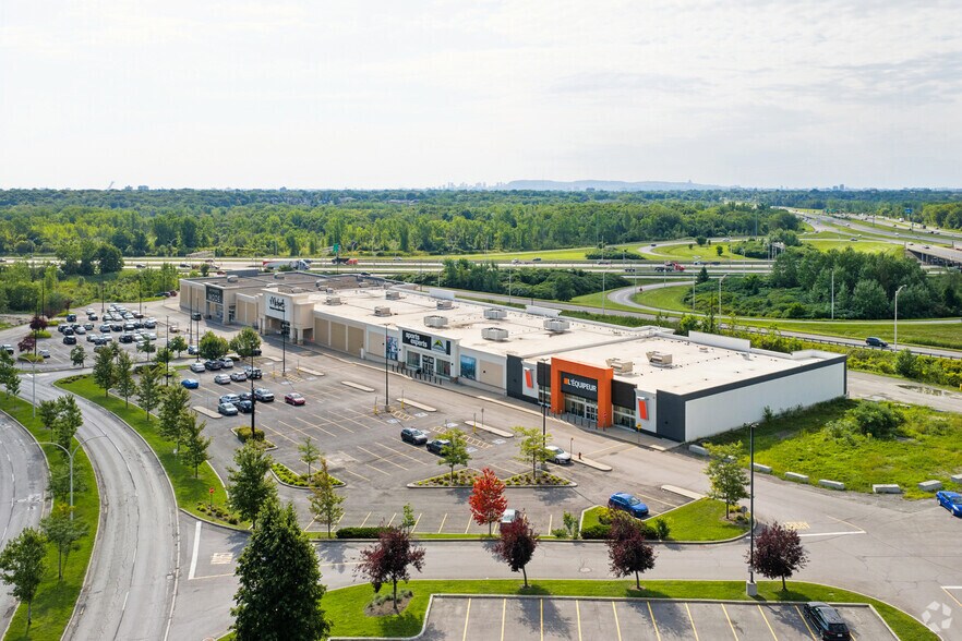More Photos Of 5205 Boul Robert-Bourassa, Laval Unknown For Lease