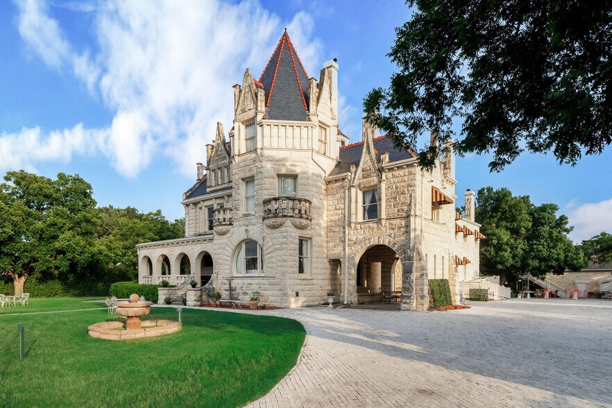 More Photos Of 950 E Grayson St, San Antonio Lodge Meeting Hall For Sale
