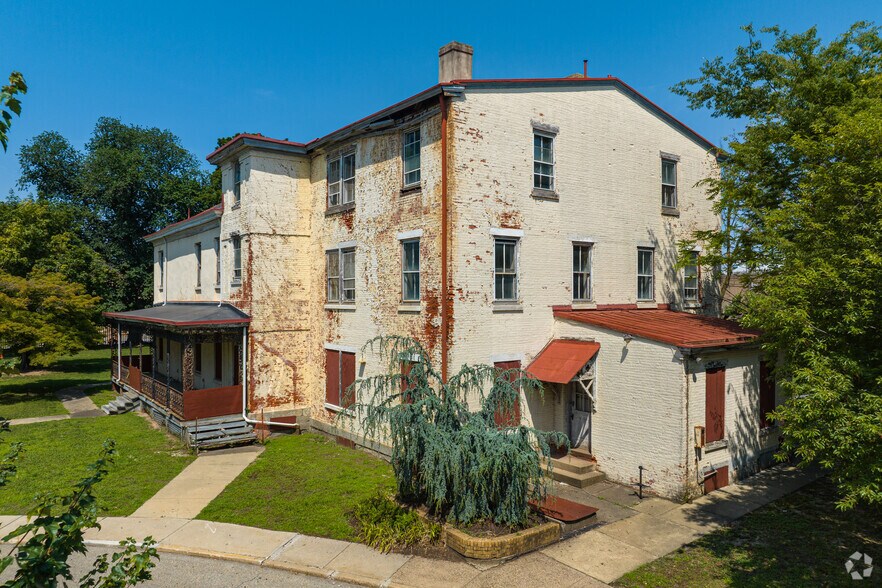 More Photos Of 2275 Bridge St, Philadelphia Unknown For Lease