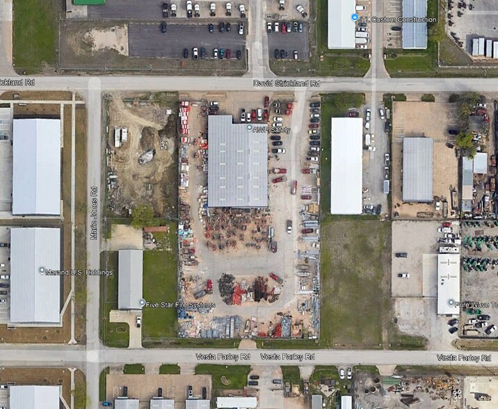 More Photos Of 5012 David Strickland Rd, Fort Worth Warehouse For Lease