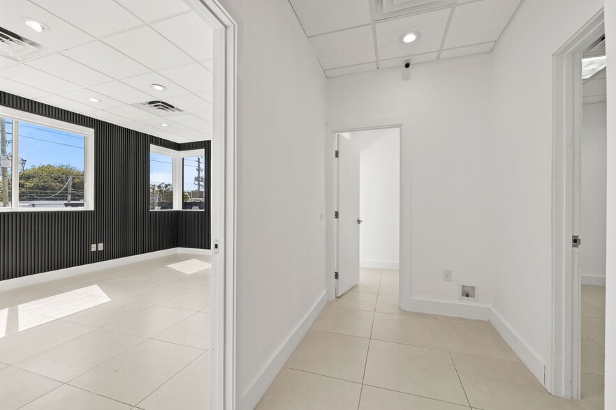 More Photos Of 335 Ne 61st St, Miami Flex For Lease