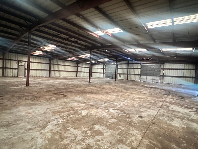 More Photos Of 3876 Bengert St, Orlando Warehouse For Lease