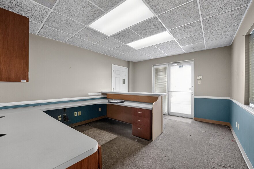 More Photos Of 559 Industrial Dr, Carmel Industrial For Lease