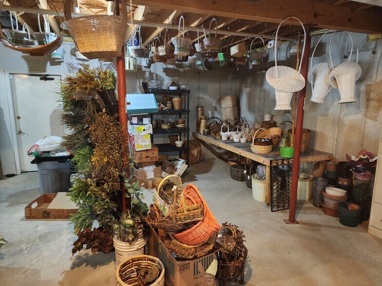 More Photos Of 1500 E Main St, Robinson Storefront For Sale