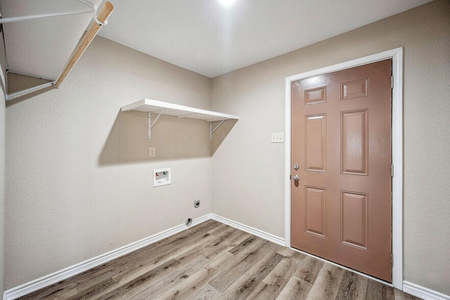 More Photos Of 7517 Us Highway 67, Stephenville Light Distribution For Sale