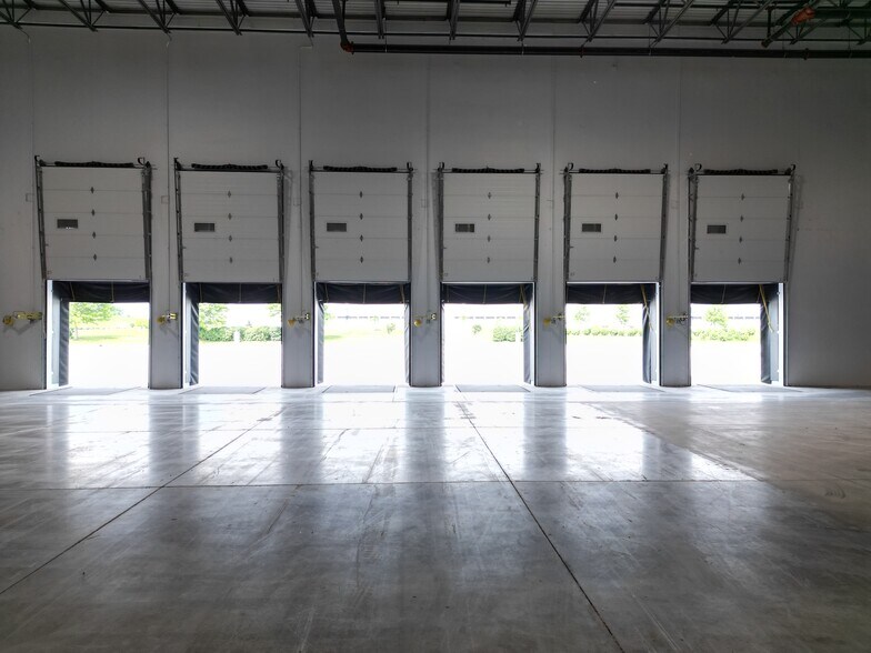 More Photos Of 2700 Ellis Rd, Joliet Warehouse For Lease