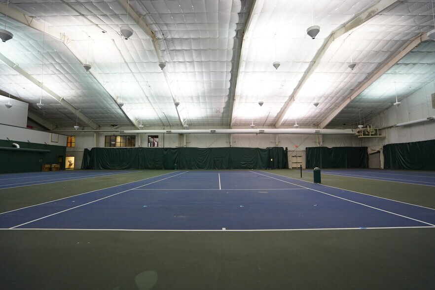 More Photos Of 46 Northtown Dr, Jackson Fitness Center For Lease