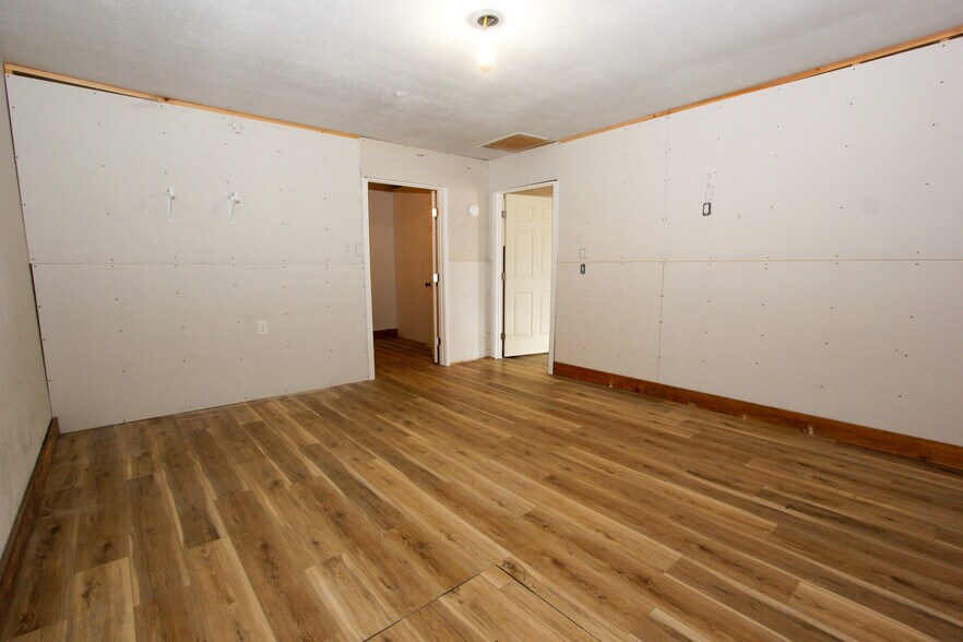 More Photos Of 1624 Ferry St SW, Albany Office For Sale
