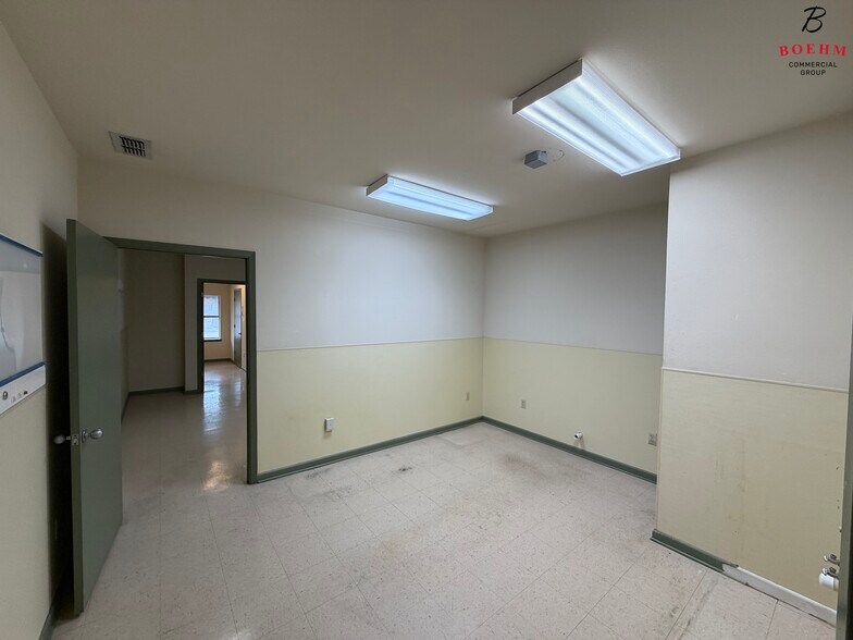 More Photos Of 1220 S Main St, Boerne Office For Lease