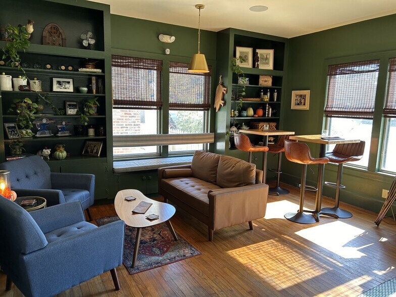 More Photos Of 117 S College Rd, Lafayette Restaurant For Lease