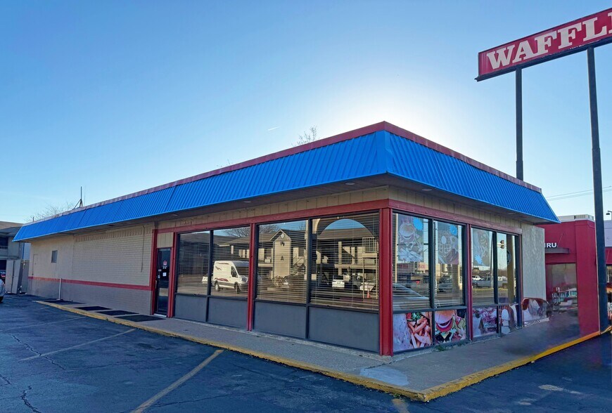 More Photos Of 2401 W Main St, Durant Restaurant For Lease