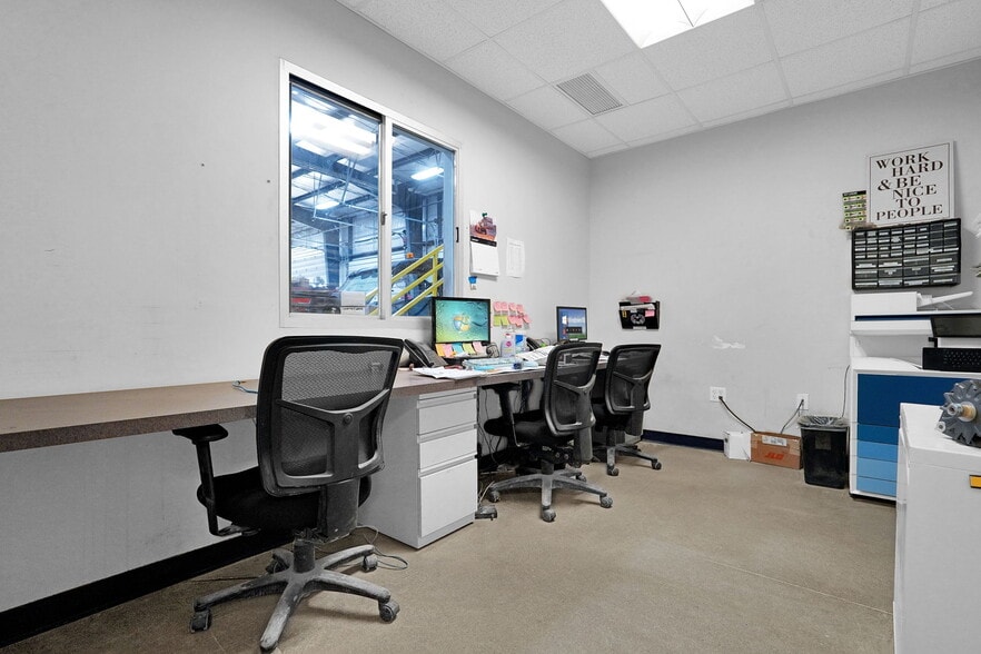 More Photos Of 5132 Fisher Rd, Columbus Warehouse For Lease