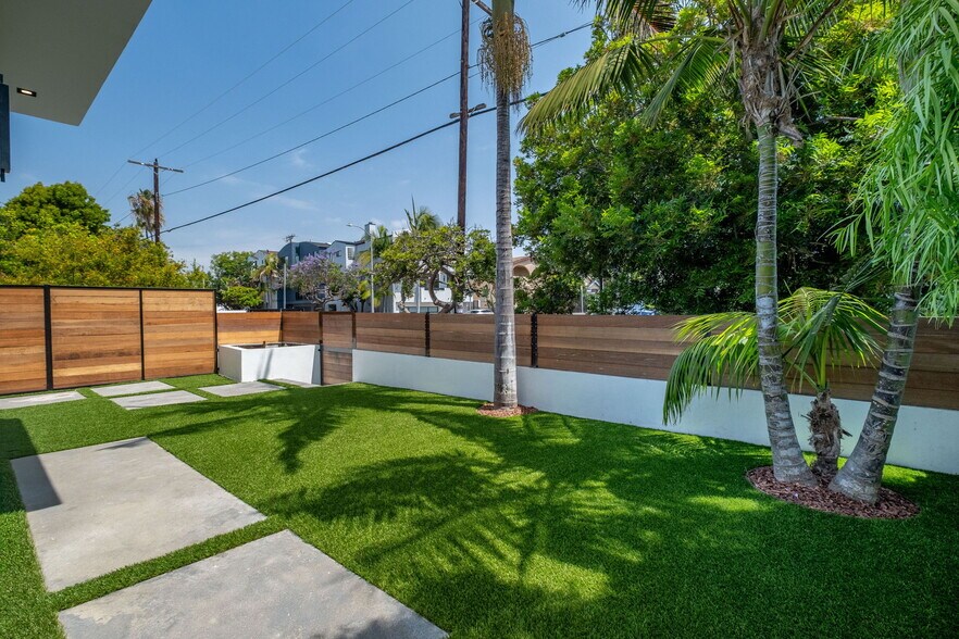 More Photos Of 337 6th Ave, Venice Apartments For Sale