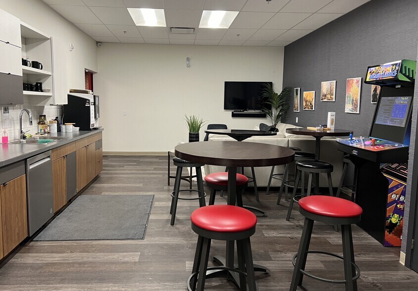 More Photos Of 10939 120th St NW, Edmonton General Retail For Lease