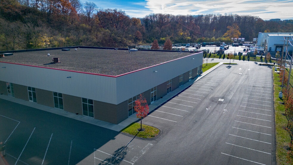 More Photos Of 2260-2270 Roswell Dr, Pittsburgh Light Distribution For Lease