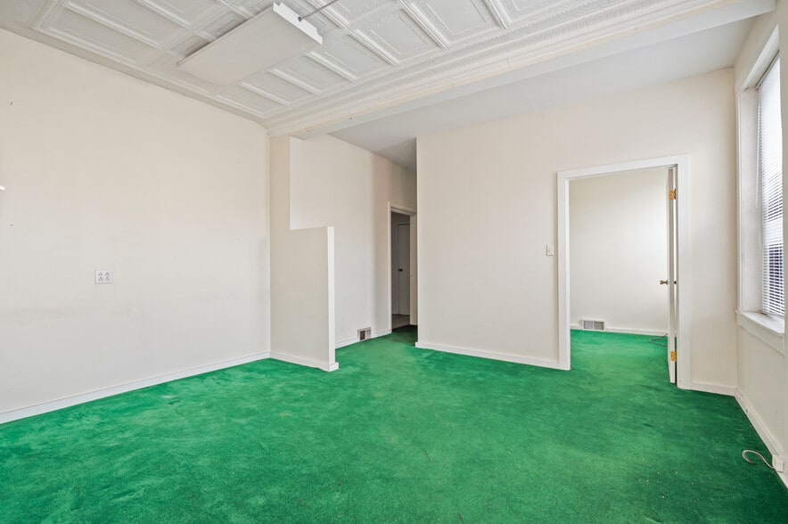 More Photos Of 23 Bedford Sq, Pittsburgh Storefront Retail Residential For Lease