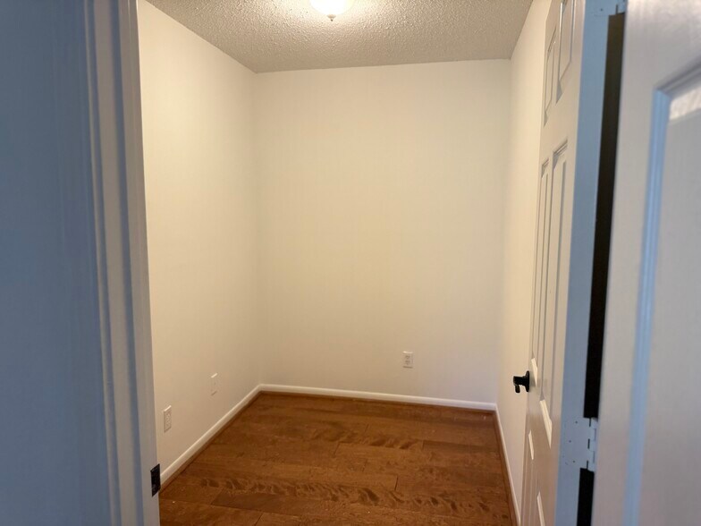 More Photos Of 33418 Lago Vista, Magnolia Office For Lease