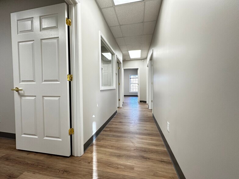 More Photos Of 406 Blankenbaker Pky, Louisville Office For Sale