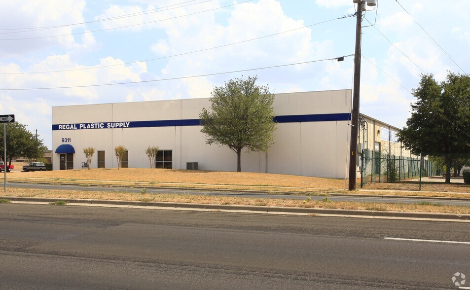 More Photos Of 9311 Metric Blvd, Austin Warehouse For Lease