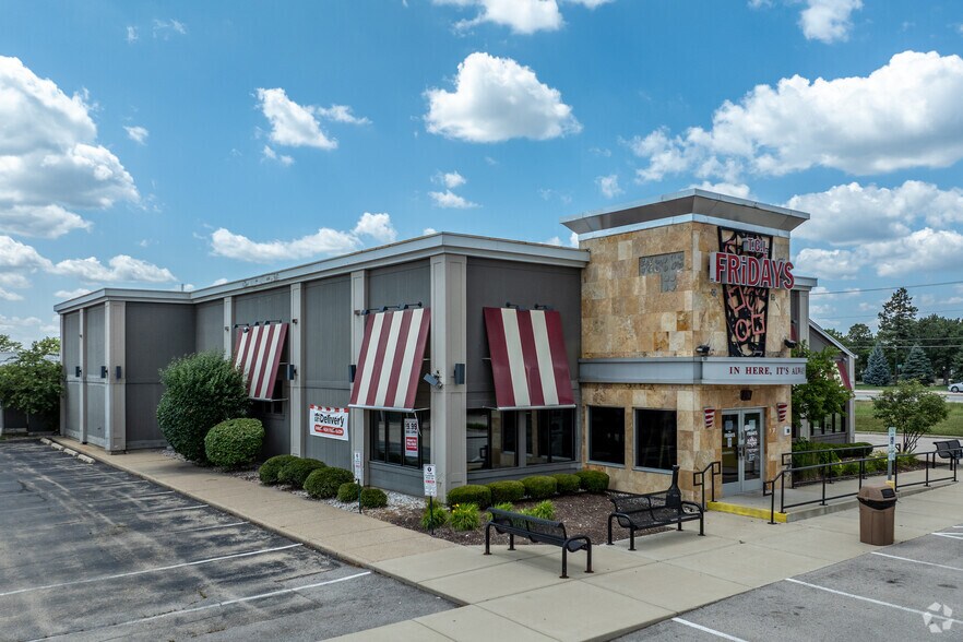 More Photos Of 2189 75th St, Darien Unknown For Lease