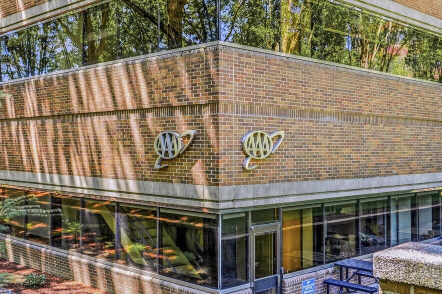 More Photos Of 6 Centerpointe Dr, Lake Oswego Office For Lease