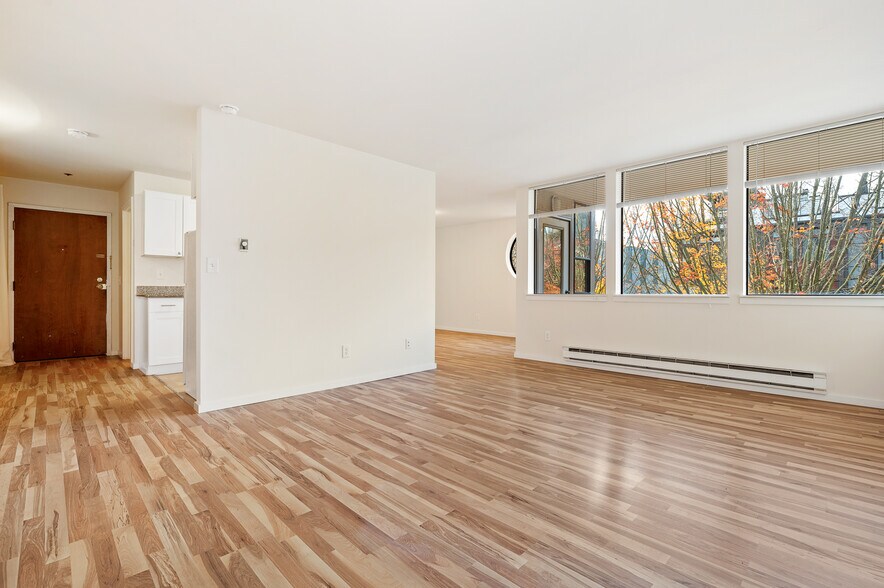 More Photos Of 802 N 43rd St, Seattle Apartments For Sale